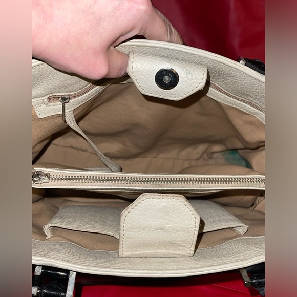 Rossi & Caruso Cream & Black Hand Bag.  Call outs. See pics - Picture 9 of 16